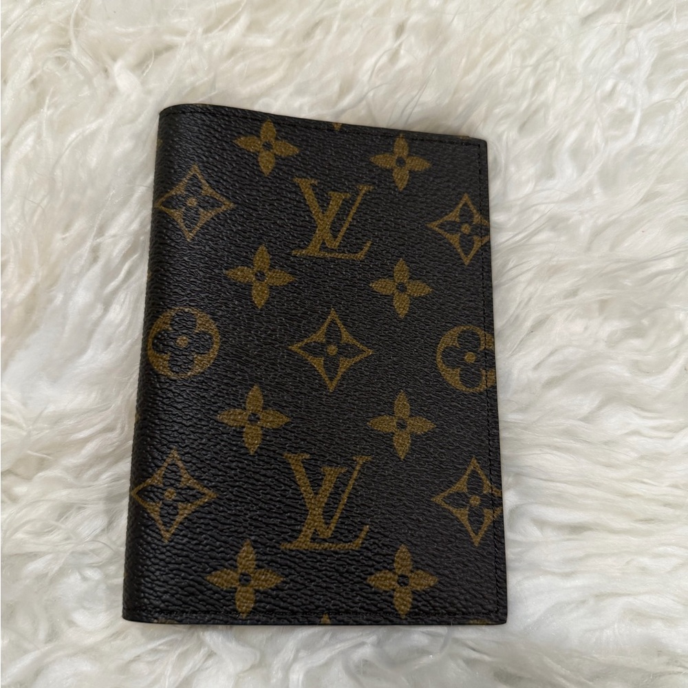 Louis Vuitton Monogram Passport Holder NEW
